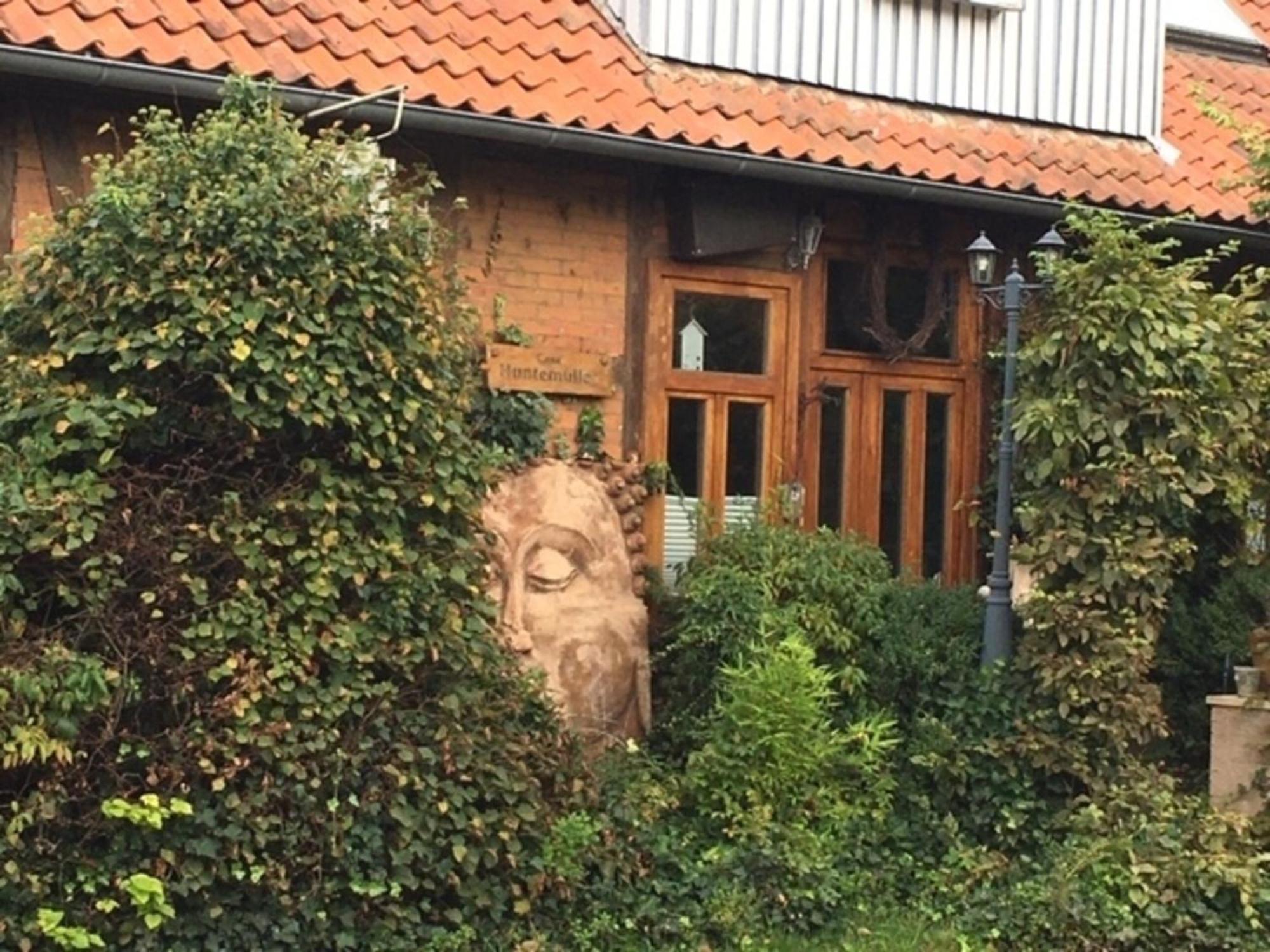 Grosse Hobbithoehle Mit Gemeinschaftsgarten Neustadt am Rübenberge Esterno foto
